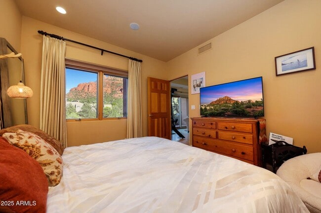 Building Photo - FULLY FURNISHED SEDONA DREAM HOME AWAITS