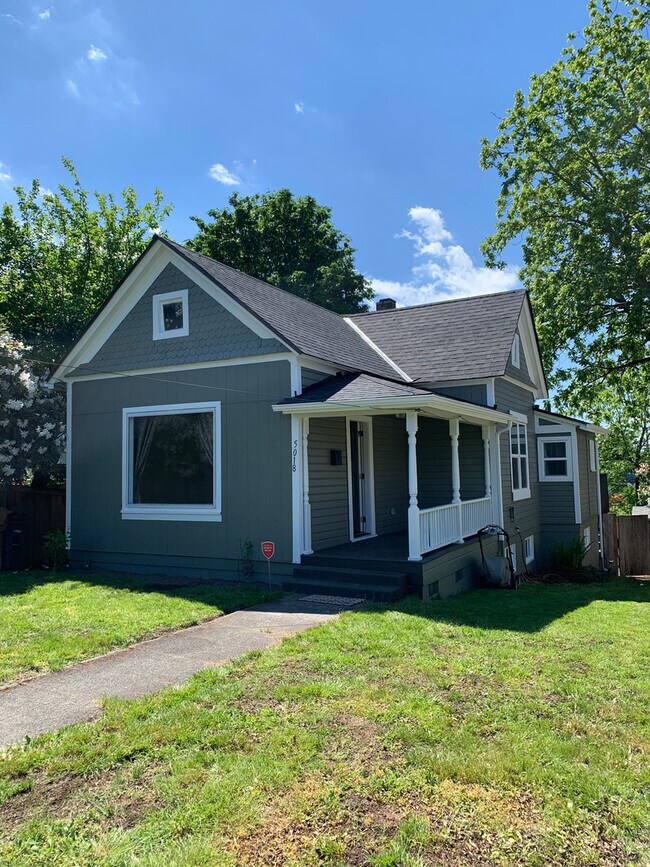 Building Photo - Very Cute 2 bedroom, 3/4 bath updated home...