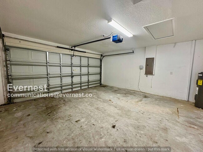 Building Photo - 10433 Hunters Haven Blvd