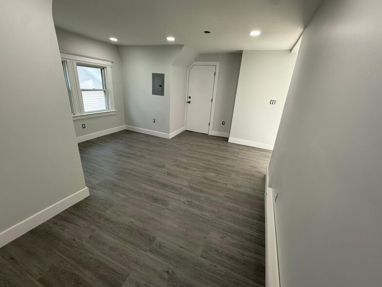 Building Photo - 160 Renner Ave