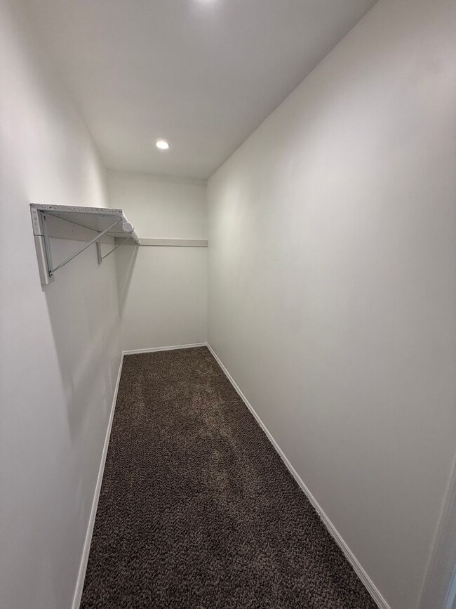 Building Photo - 8861 W 106th Terrace