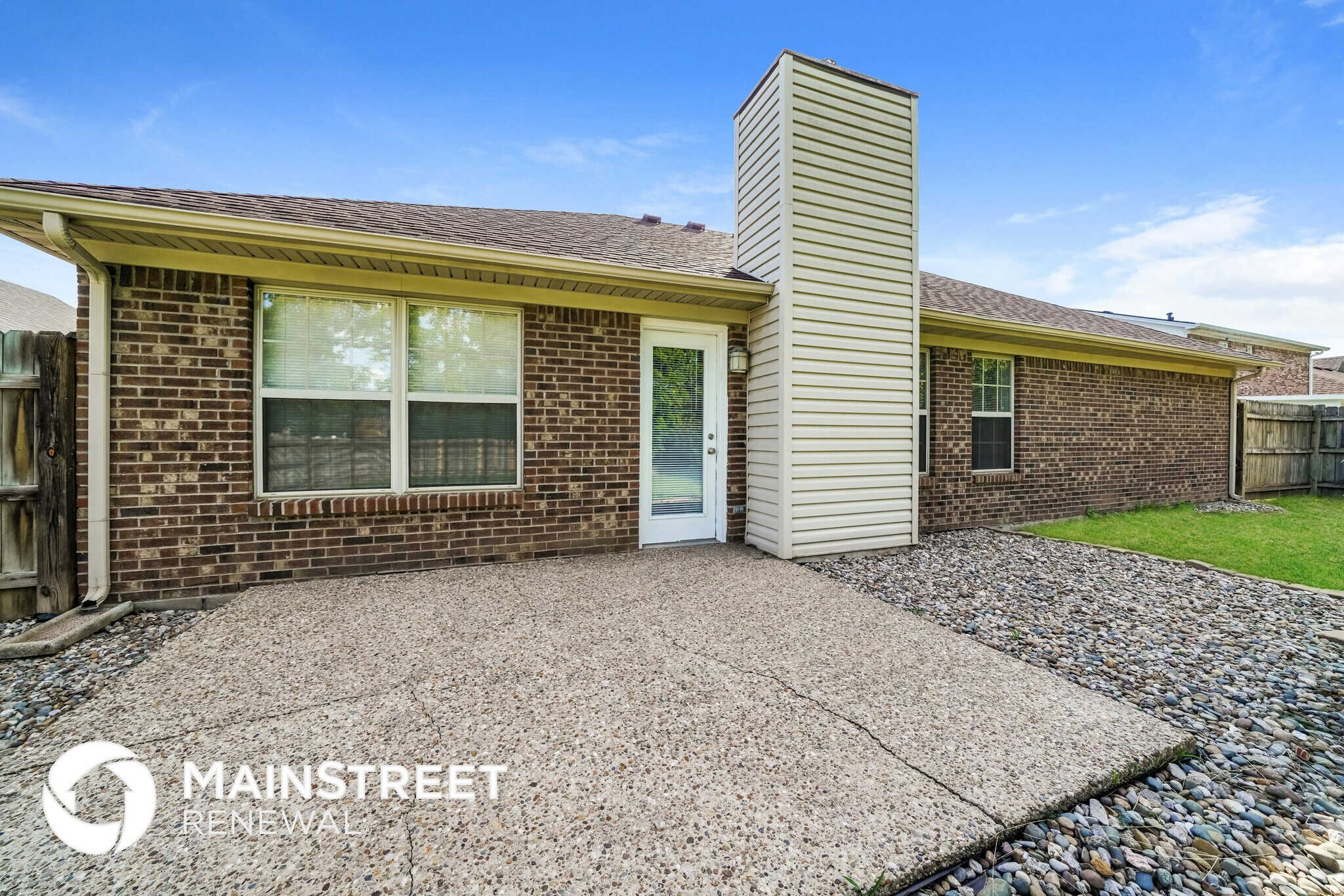 Building Photo - 4129 Lakeside Dr