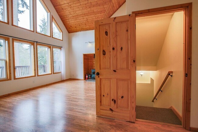 Building Photo - Lovely Home and Property Located on Honeymoon Lake!