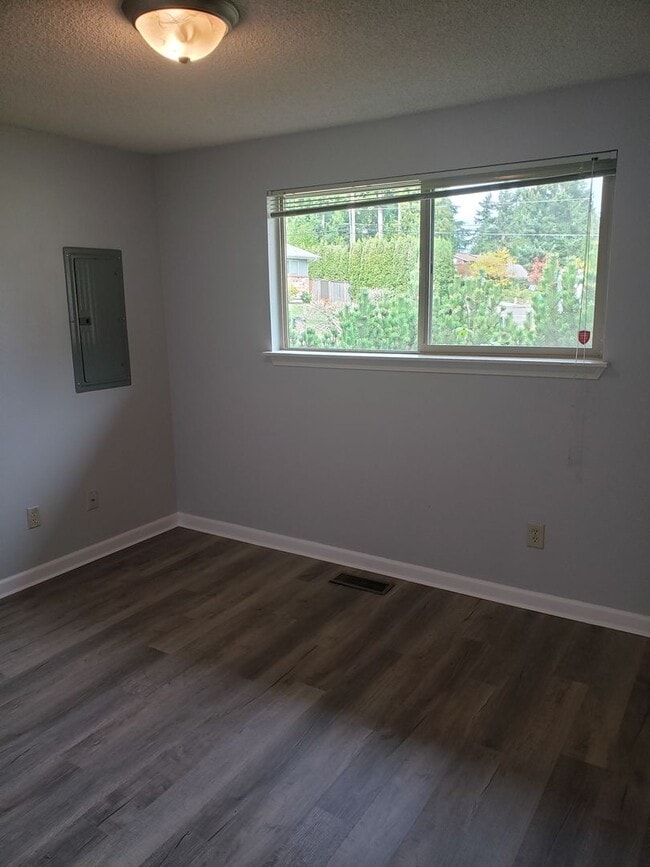 Building Photo - Emerald Ridge High School Duplex