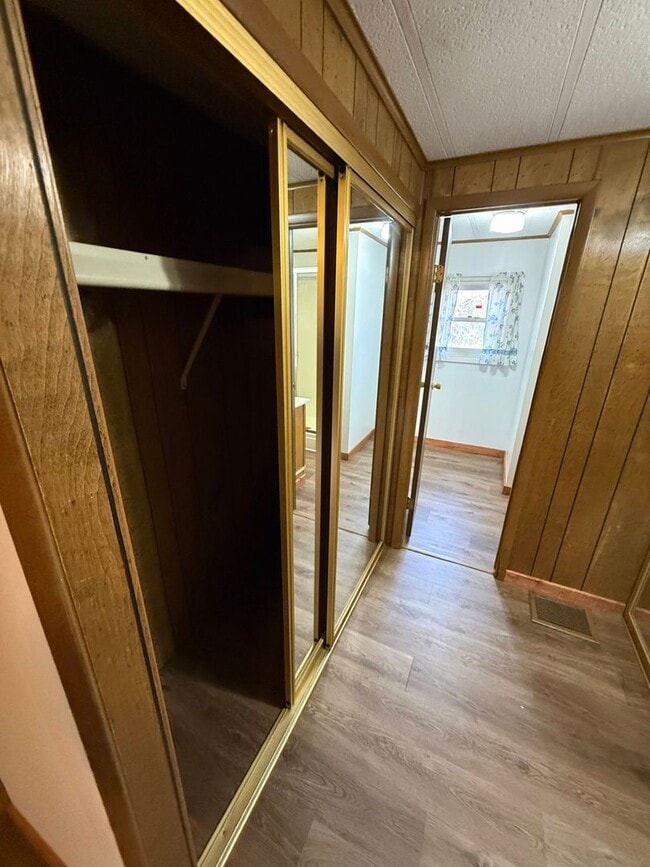 Building Photo - 4 Bed 2 Bath Home with 2 Car Garage, Large Private Fenced Yard. Lander, WY