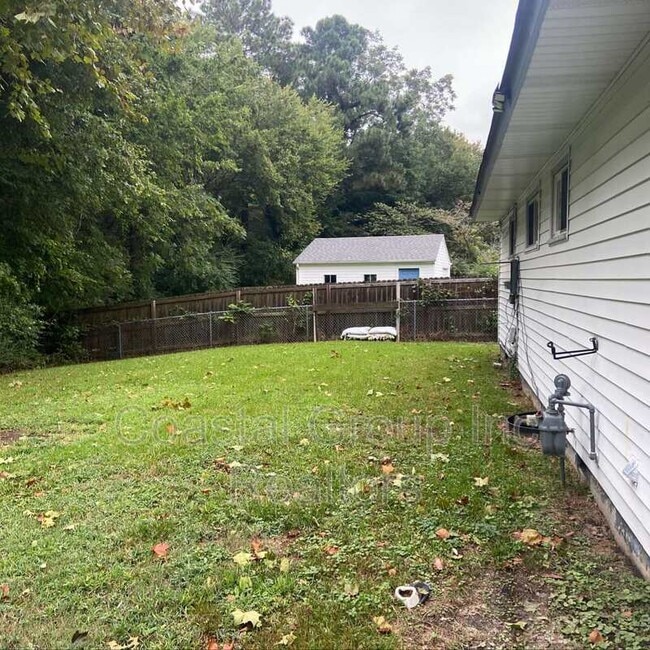 Building Photo - 5224 Silvey Dr