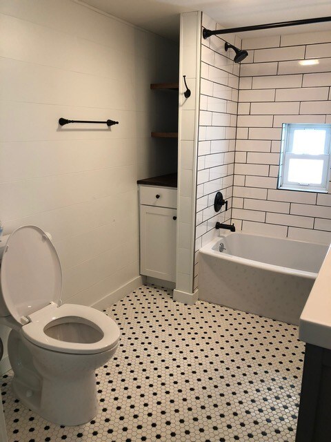 Building Photo - 662 Lamberton St NE