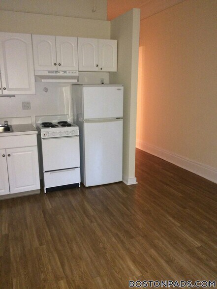 Building Photo - 62 Boylston St