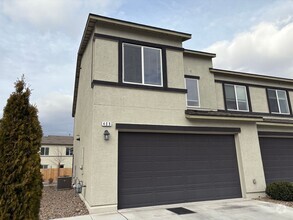 Building Photo - Low Maintenance 3 Bedroom Home in South Reno!