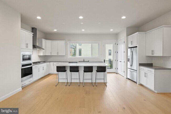 Building Photo - 12311 W Oaks Dr