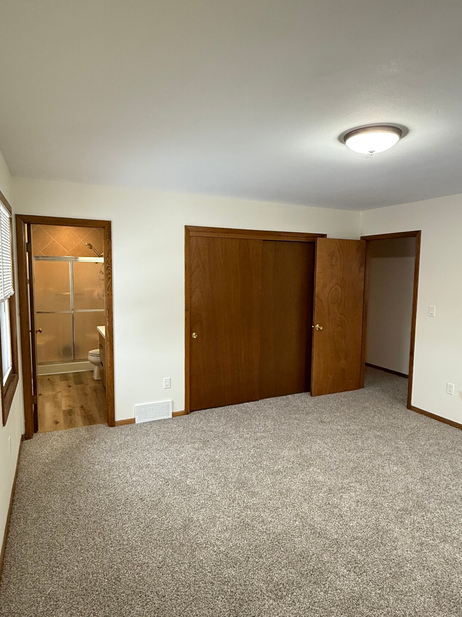 Master Bedroom - 440 Hi View Dr