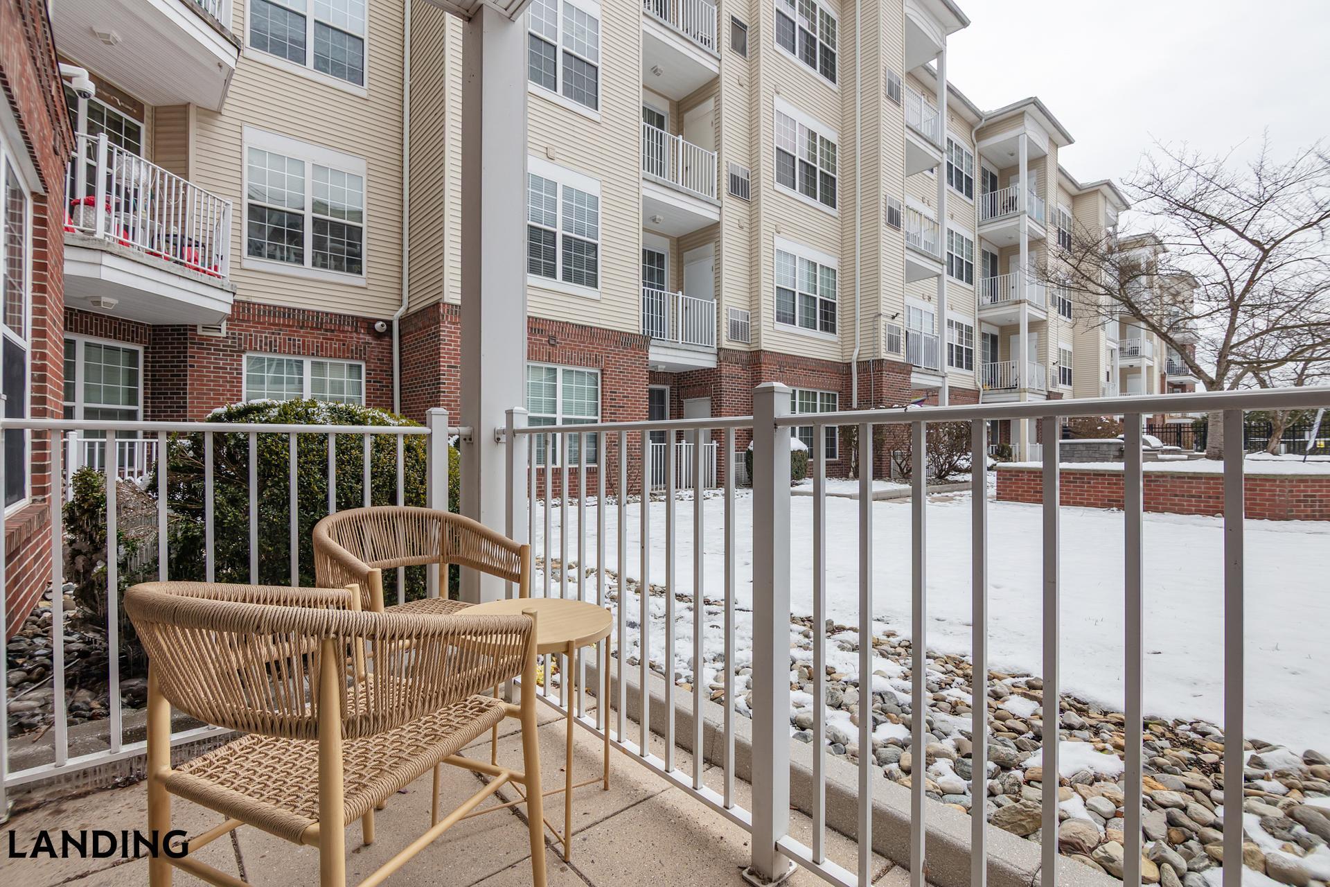 Building Photo - 100 River Park Dr