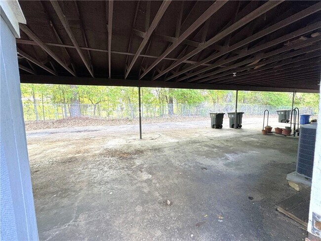 Building Photo - 5900 Grelot Rd