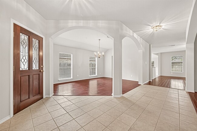 Building Photo - 26414 Suffield Glen Ln