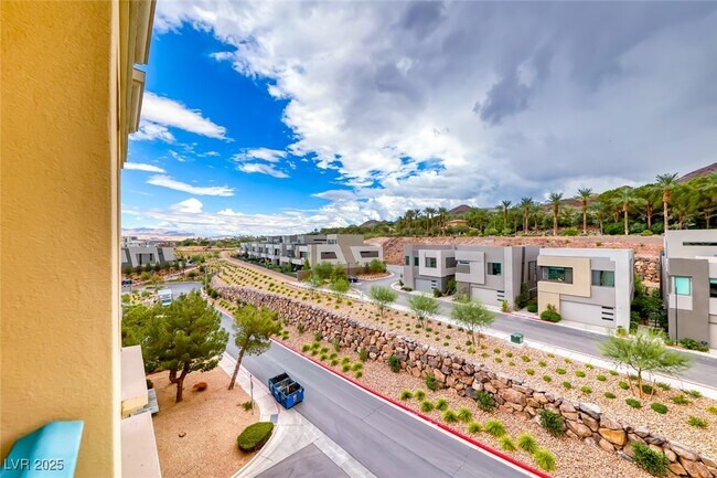 Building Photo - 30 Strada Di Villaggio