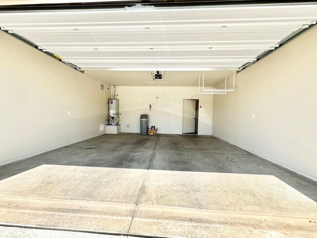 Building Photo - 3BR/2BA/2CG, 1617 sq.ft. rental in Sierra ...