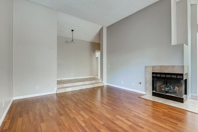 Building Photo - Charming 3 Bedroom Home In Henderson !