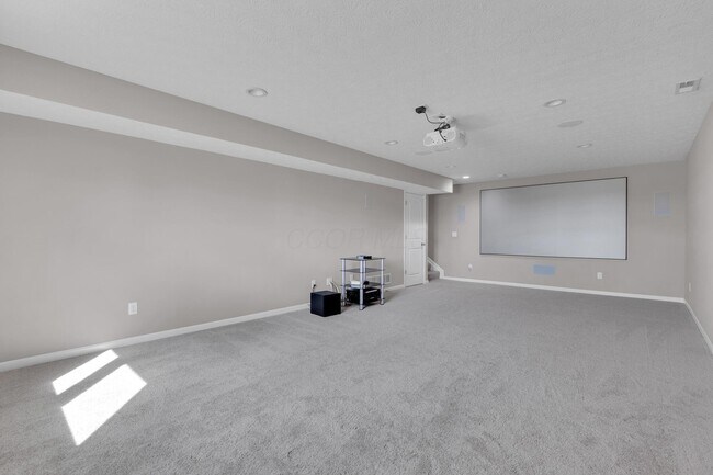 Building Photo - 2390 Glenvale Dr