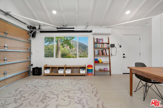 Building Photo - 1741 Golf Club Dr