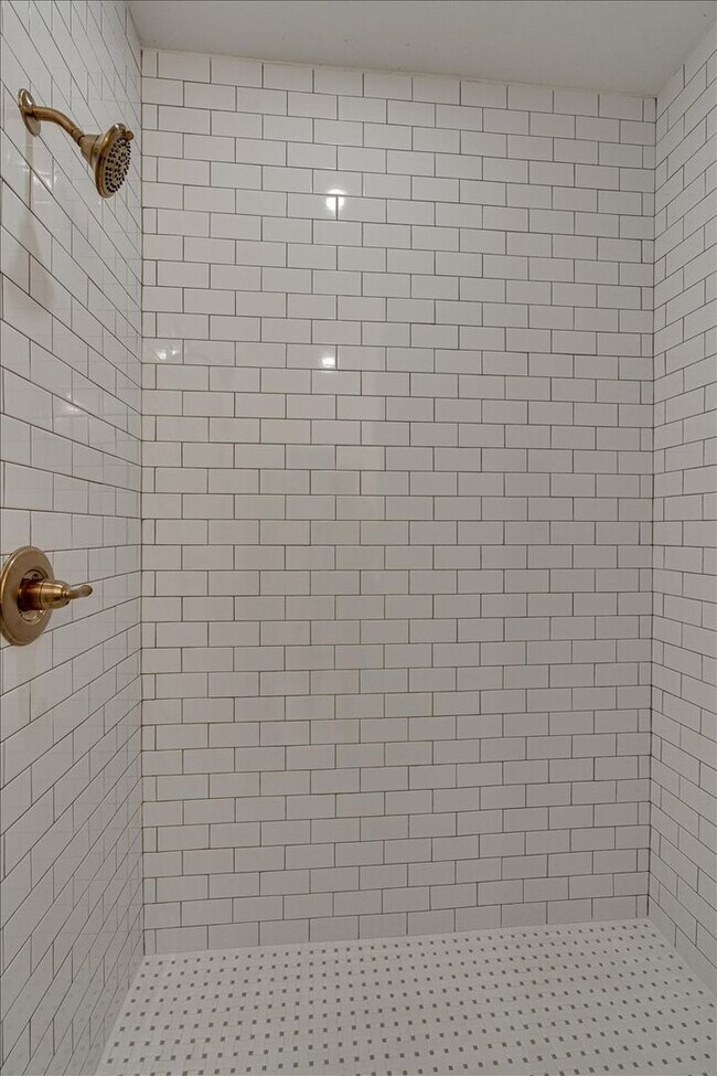 Building Photo - 2519 E 12th St