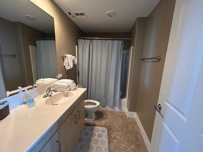 Building Photo - 521 W Beach Blvd