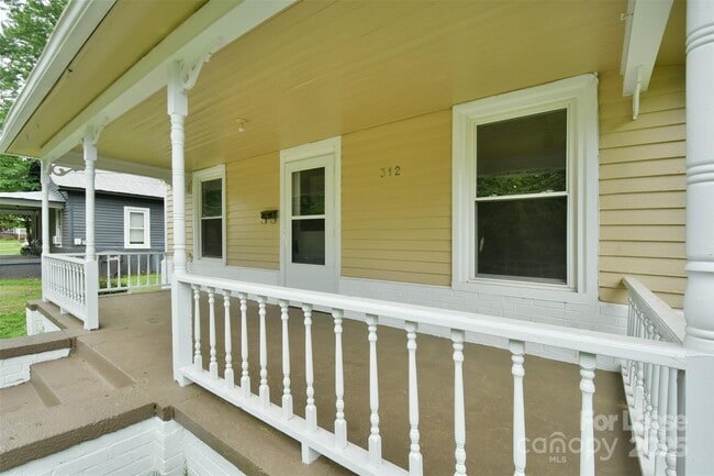 Building Photo - 312 Bost St