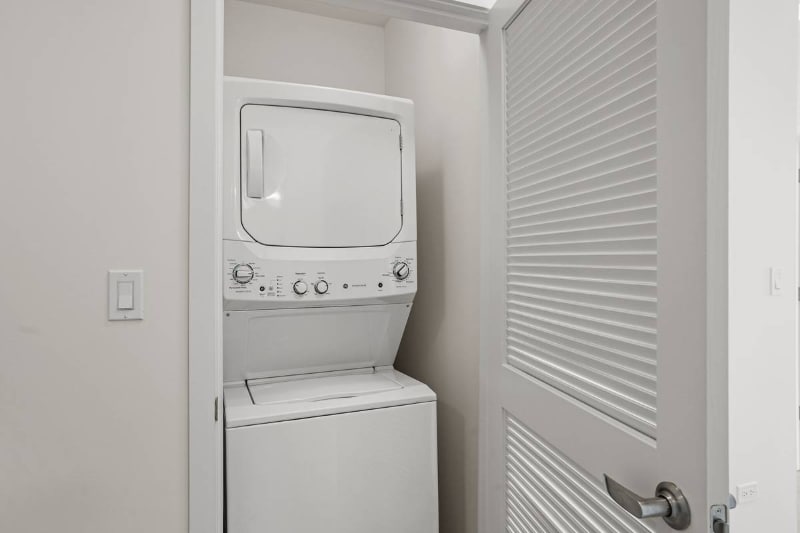 Building Photo - 187 W Superior St