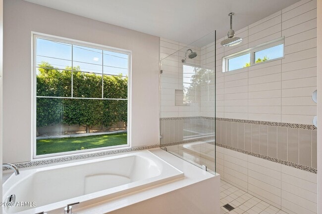 Building Photo - 4232 North 19th Pl