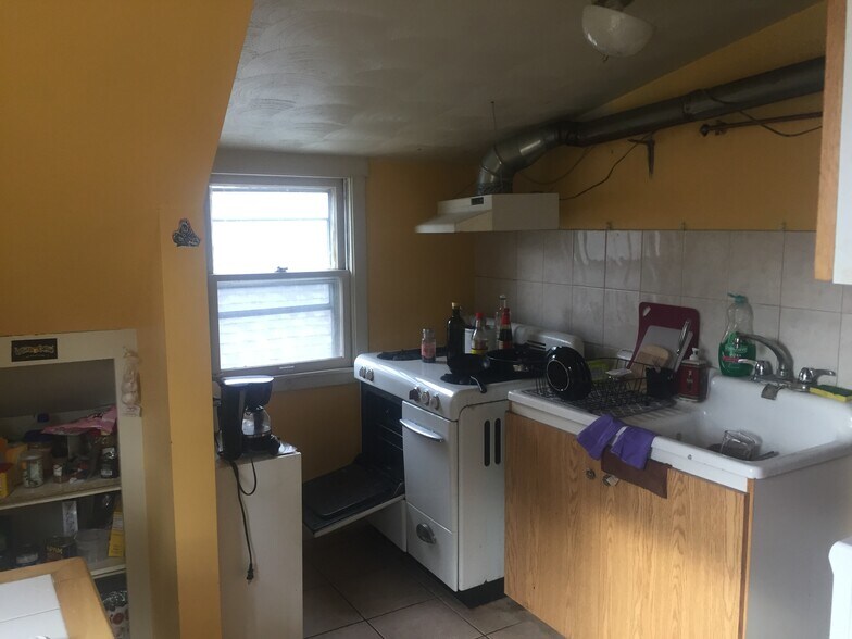 Building Photo - 904 Ackerman Ave