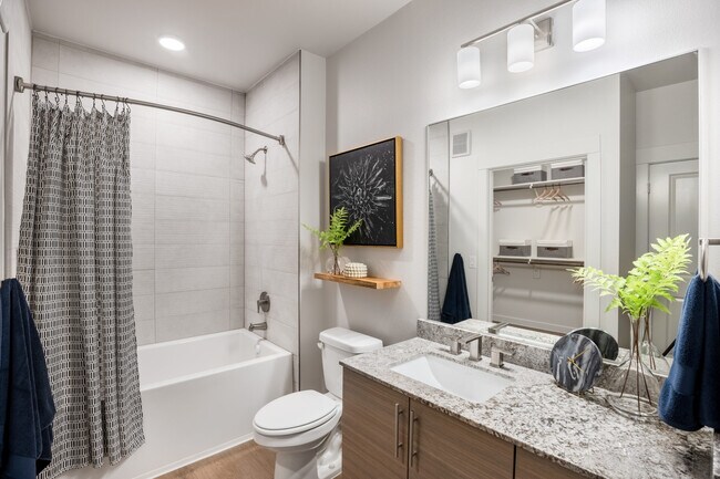 Building Photo - Your Dream Apartment Comes with 6 Weeks Free!