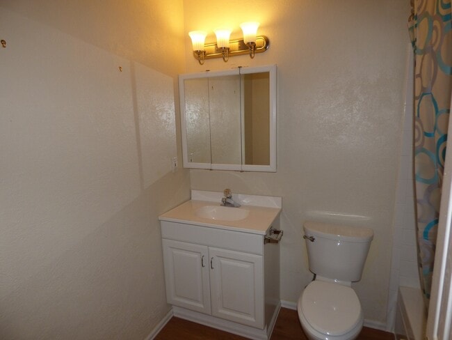 Building Photo - NEWER CARPET & STAINLESS FRIDGE!! BACKS TO...