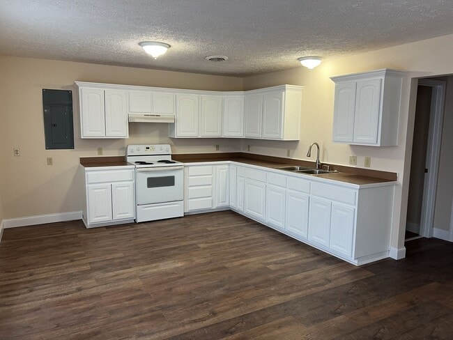 Building Photo - Marshfield Rental Home