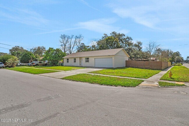 Building Photo - 11604 Sail Ave