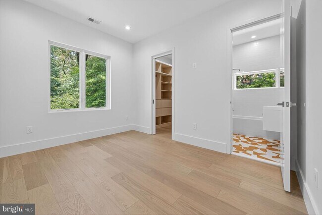 Building Photo - 4509 Foxhall Cres NW