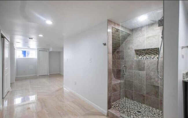 Building Photo - 815 N Calhoun St