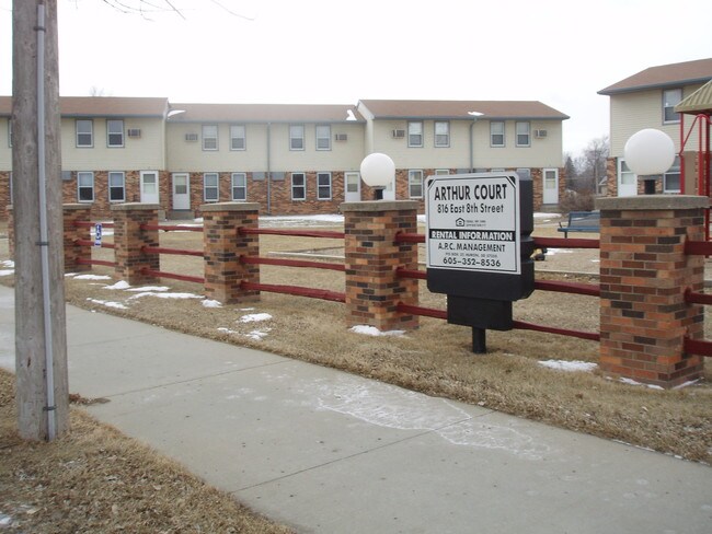 Building Photo - Arthur Court