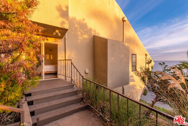 Building Photo - 18055 Coastline Dr