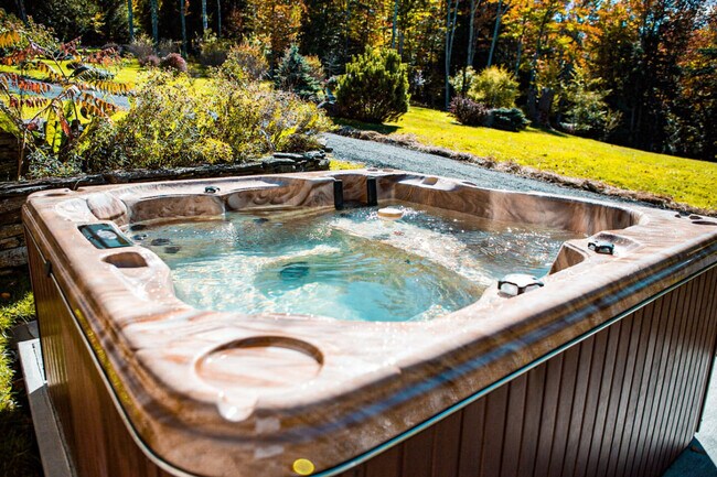 Building Photo - 525 Townsand Hollow Rd