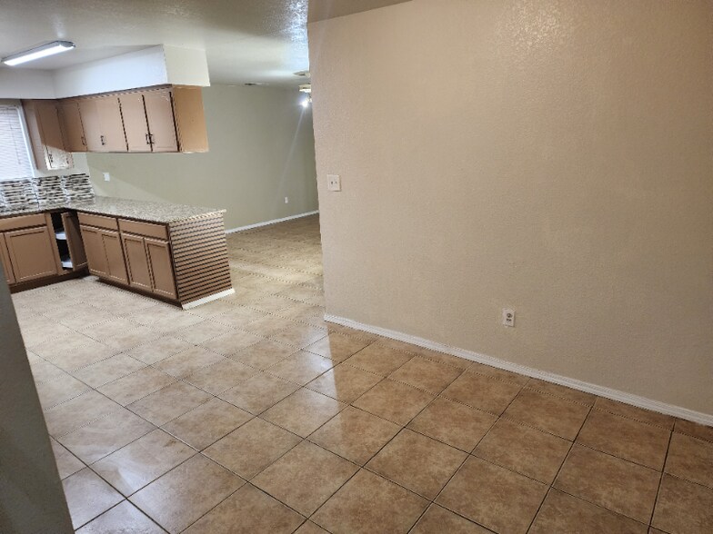 Building Photo - 855 S T St