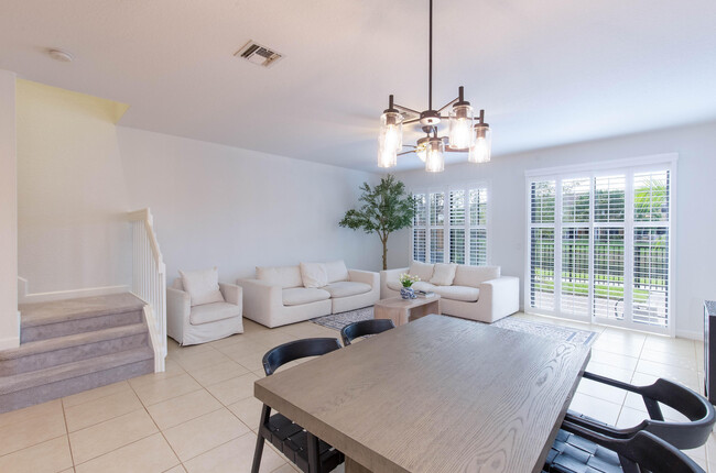 Building Photo - 10349 Wellington Parc Dr