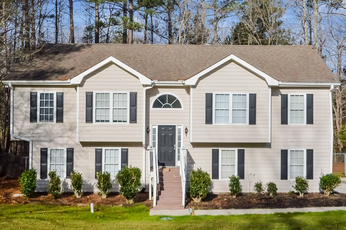 Primary Photo - 150 Lakeside Dr