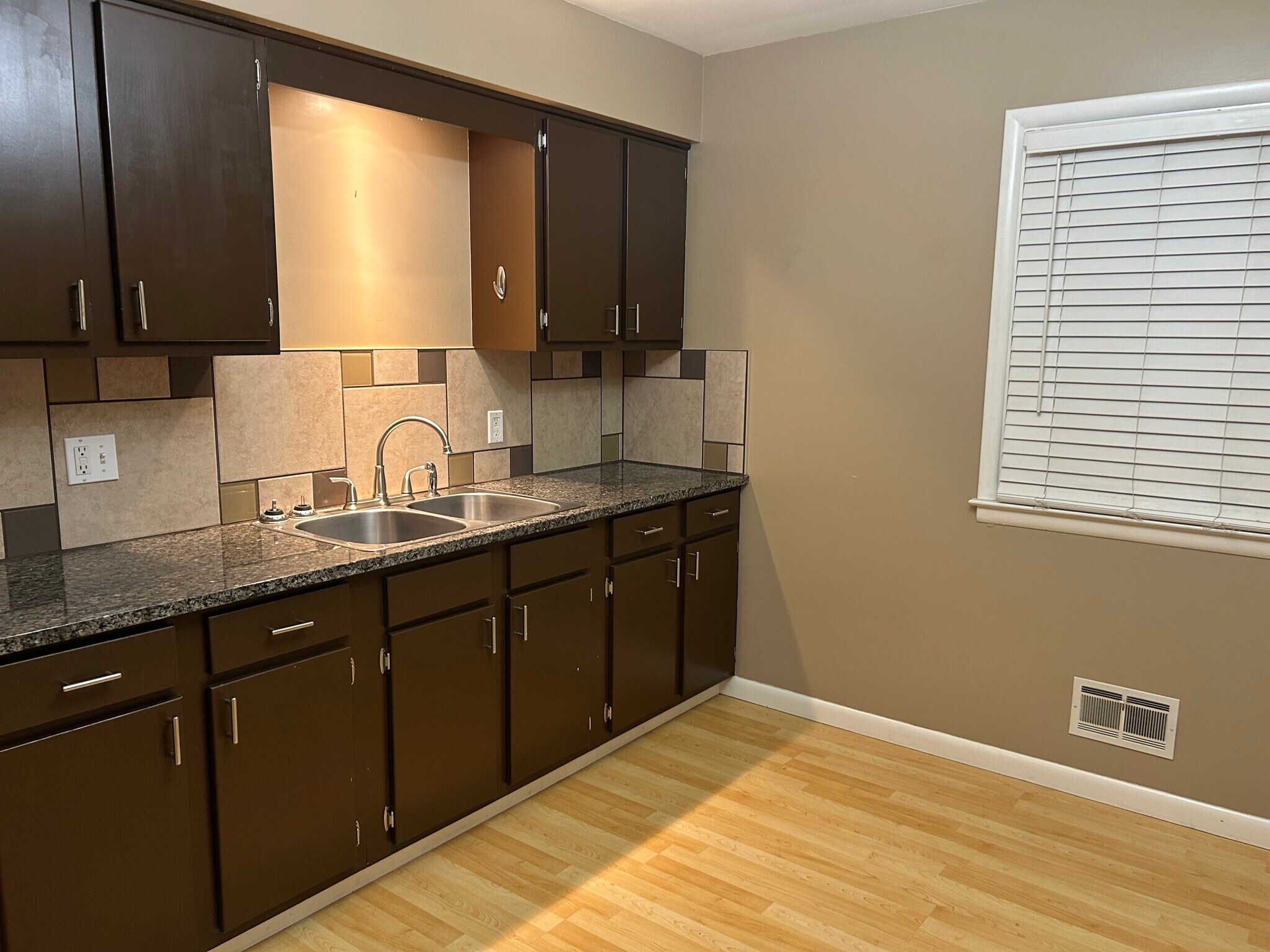 Building Photo - 2049 Tremainsville Rd