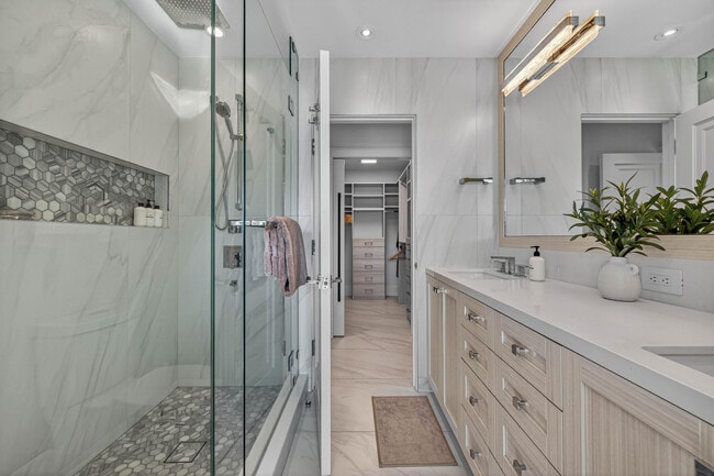 Building Photo - 3109 NE 42nd Ct