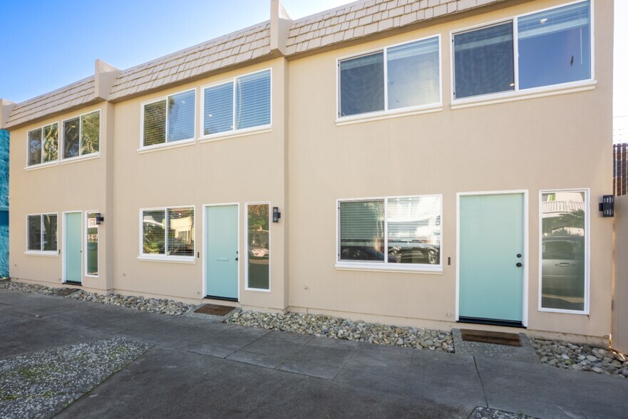 Building Photo - 112 Marina Ave