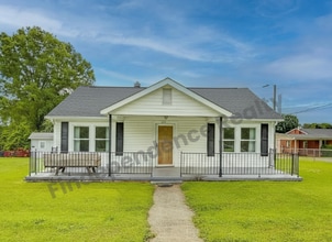 Building Photo - 201 Robinson Rd