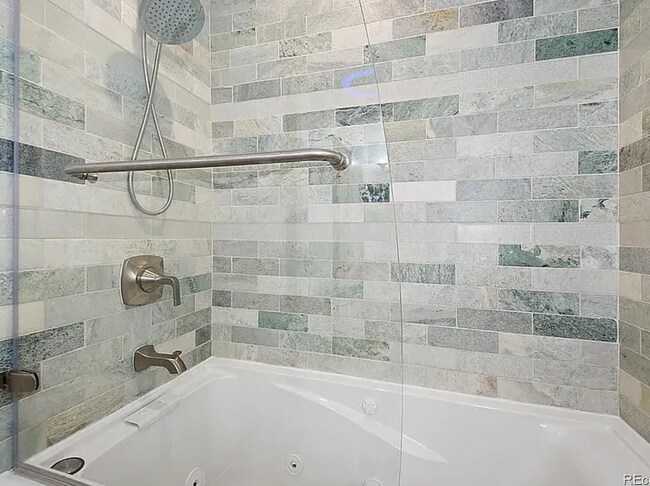 Building Photo - "Spacious 3-Bed, 2-Bath Condo Retreat in P...