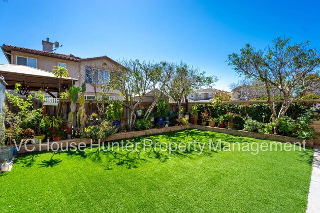 Building Photo - 4 Bedroom 2.5 Bath in Oxnard