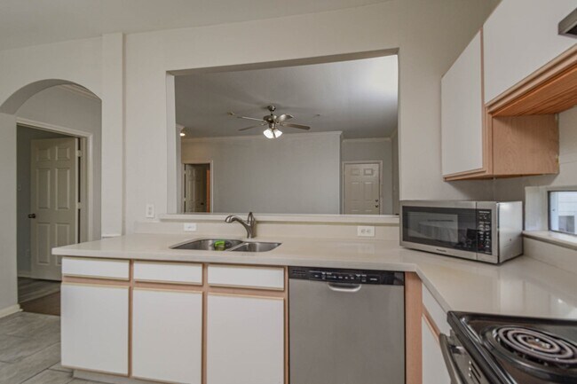 Building Photo - 6289 Wilcrest Dr