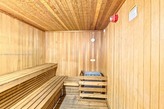 Building Photo - 2681 N Flamingo Rd