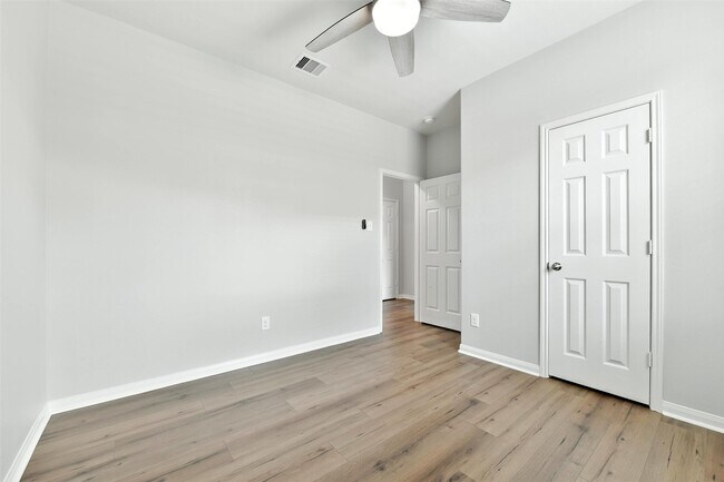 Building Photo - 737 Grassy Knoll Ln